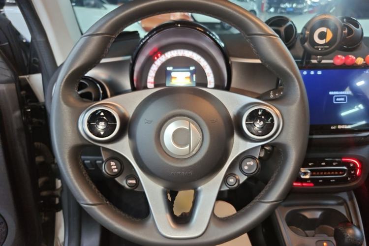 Used smart fortwo 2019 0.9T 66kW Hardtop Wind Power Edition China VI Steering Wheel