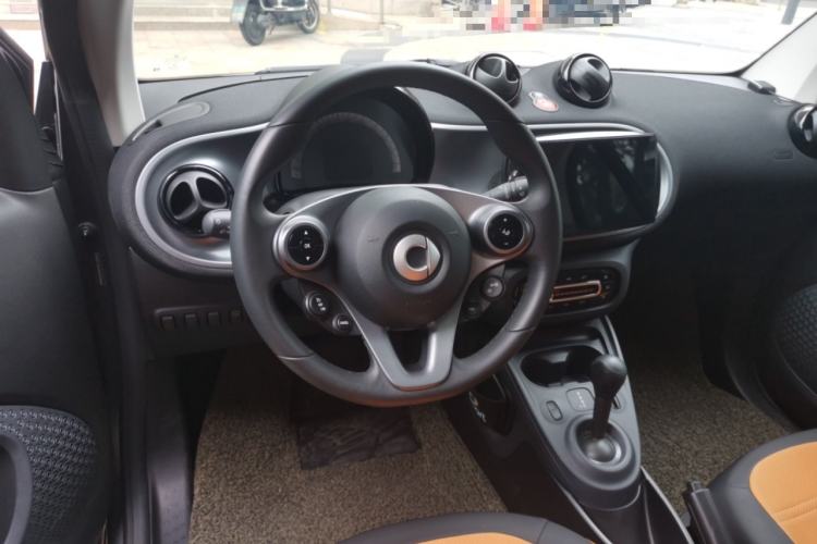Used smart fortwo 2019 0.9T 66kW Hardtop Wind Power Edition China VI Steering Wheel