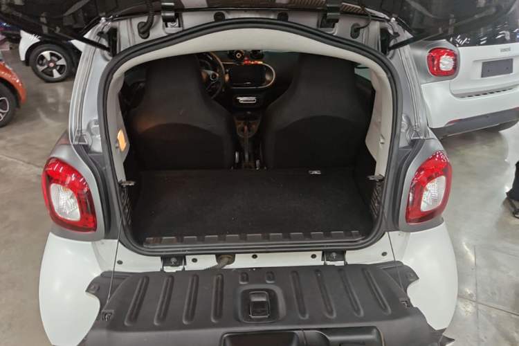 Used smart fortwo 2019 0.9T 66kW Hardtop Wind Power Edition China VI Trunk