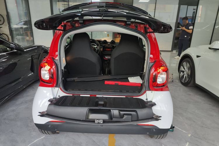 Used smart fortwo 2019 0.9T 66kW Hardtop Wind Power Edition China VI Trunk