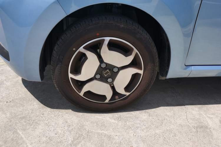 Used SOL 2022 Flower Fairy Style Baby's Breath Left Front Wheel Hub