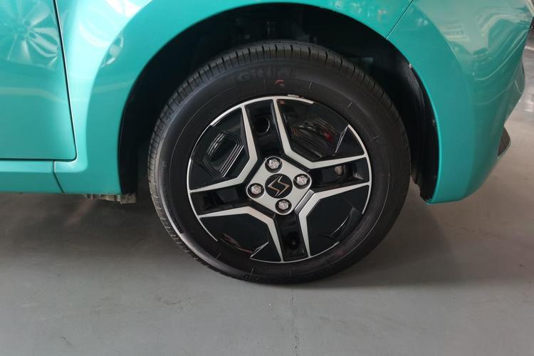 Used SOL 2022 Flower Fairy Design Four-Leaf Clover Right Front Wheel Hub