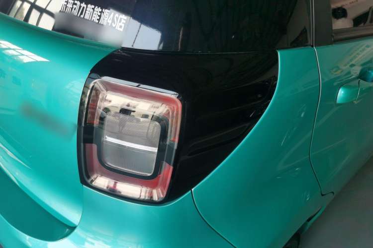 Used SOL 2022 Flower Fairy Design Four-Leaf Clover Right Rear Taillight