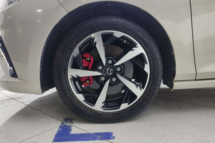 Used SOL A5 2021 1.5T CVT Luxury Smart Model Left Front Wheel Hub