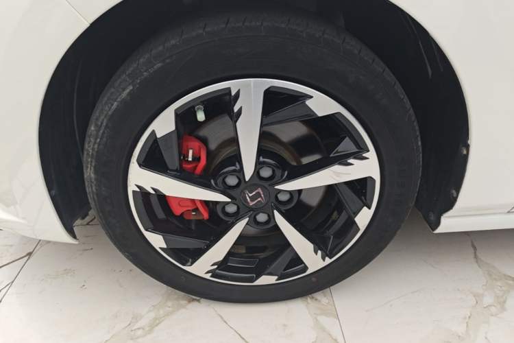 Used SOL A5 2021 1.5T CVT Luxury Smart Model Left Front Wheel Hub