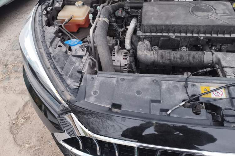 Used SOL A5 2022 1.5T CVT Youth Edition Engine Bay Right
