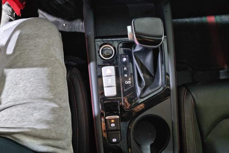 Used SOL A5 2022 1.5T CVT Youth Edition Gear Lever