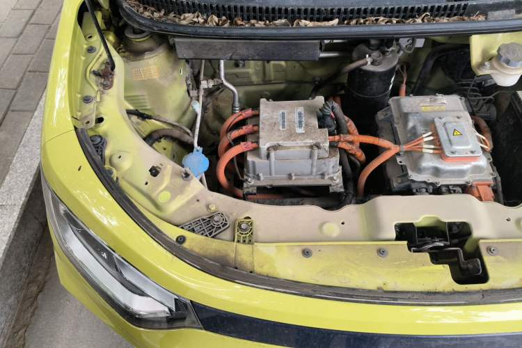 Used SOL E10X 2021 200km Classic Type Engine Bay Right
