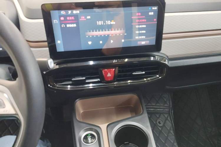 Used SOL E10X 2021 302 km Range Fashion Edition 30.2 kWh Audio And AC Panel