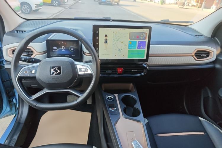 Used SOL E10X 2021 302 km Range Fashion Edition 31.4 kWh Center Console