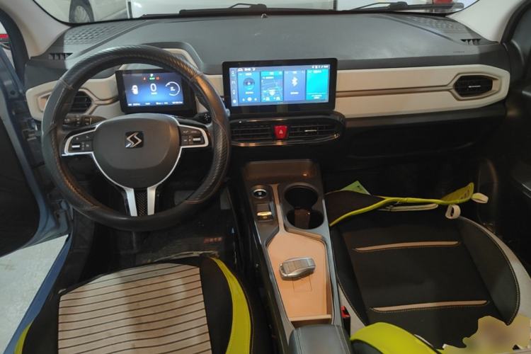 Used SOL E10X 2021 302 km Range Luxury Version 30.2 kWh Center Console