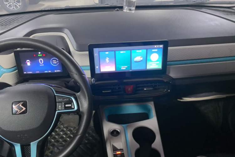 Used SOL E10X 2021 302 km Range Fashion Edition 31.4 kWh Center Console