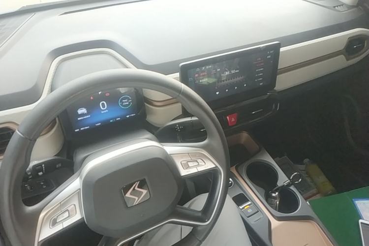 Used SOL E10X 2021 302 km Range Fashion Edition 31.4 kWh Center Console