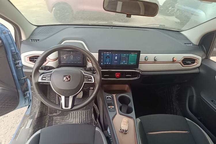 Used SOL E10X 2021 302 km Range Fashion Edition 31.4 kWh Center Console