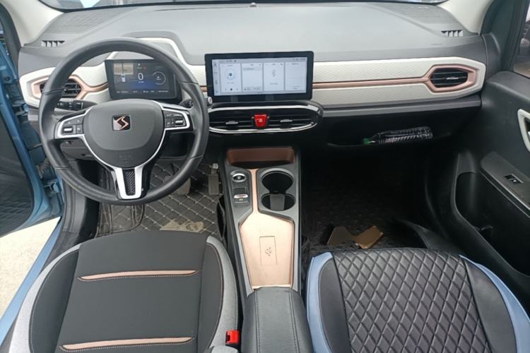 Used SOL E10X 2021 302 km Range Luxury Version 31.4 kWh Center Console