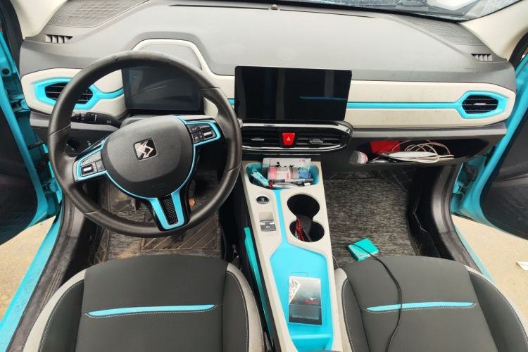 Used SOL E10X 2021 302 km Range Luxury Version 31.4 kWh Center Console