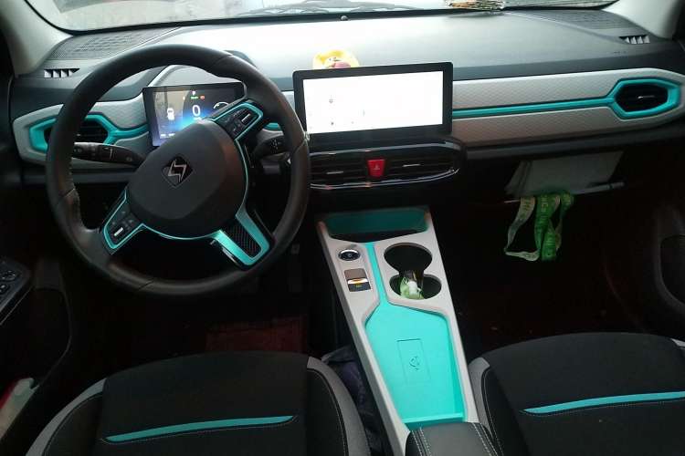 Used SOL E10X 2021 302 km Range Fashion Edition 31.4 kWh Center Console