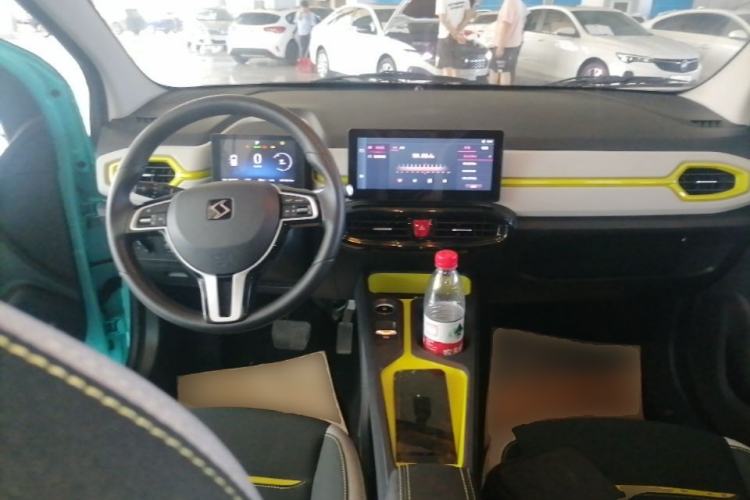 Used SOL E10X 2021 302 km Range Fashion Edition 31.4 kWh Center Console