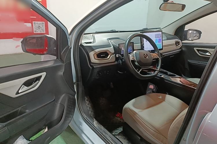 Used SOL E10X 2021 302 km Range Luxury Version 31.4 kWh Driver Seat