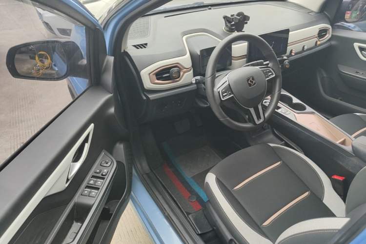 Used SOL E10X 2021 302 km Range Fashion Edition 31.4 kWh Driver Seat