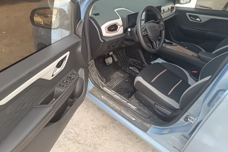 Used SOL E10X 2021 302 km Range Fashion Edition 31.4 kWh Driver Seat