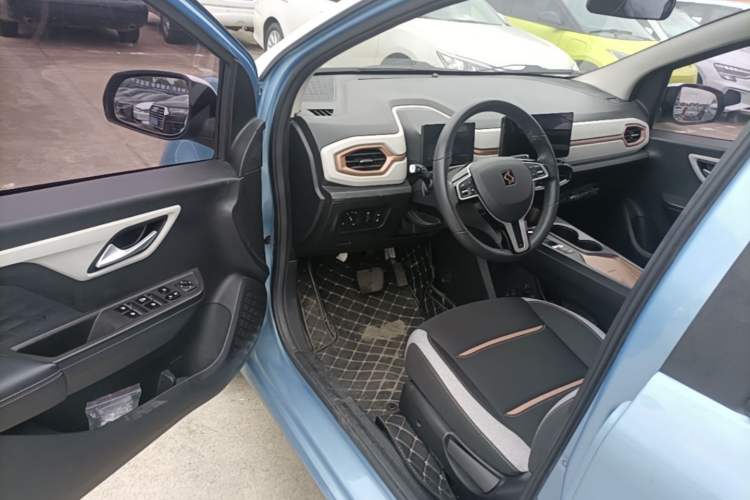 Used SOL E10X 2021 302 km Range Luxury Version 31.4 kWh Driver Seat