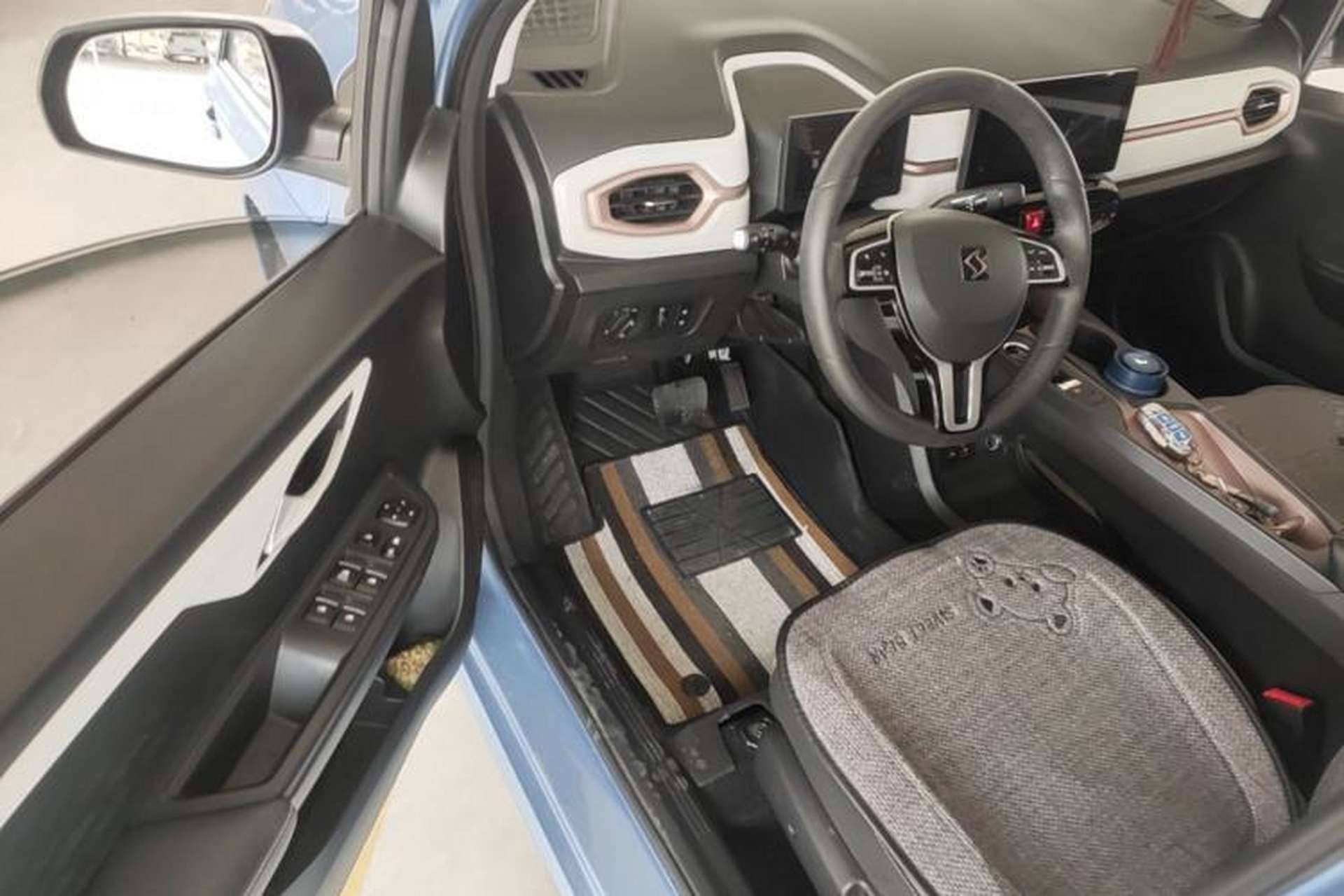 Used SOL E10X 2021 302 km Range Fashion Edition 30.2 kWh Driver Seat