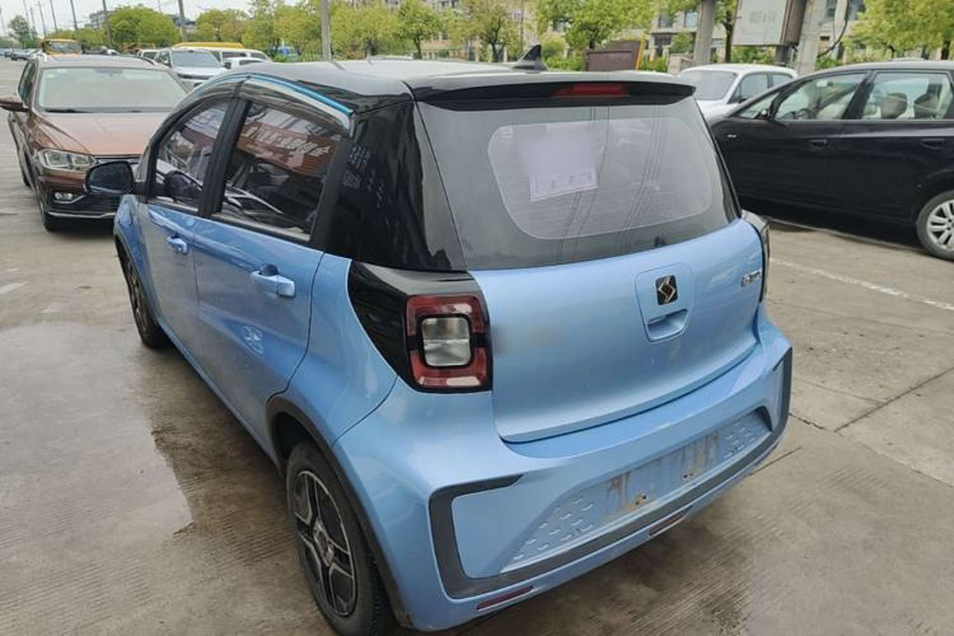 Used SOL E10X 2021 302 km Range Fashion Edition 31.4 kWh Exterior 2