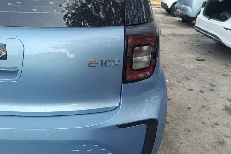 Used SOL E10X 2021 302 km Range Fashion Edition 31.4 kWh Exterior 3