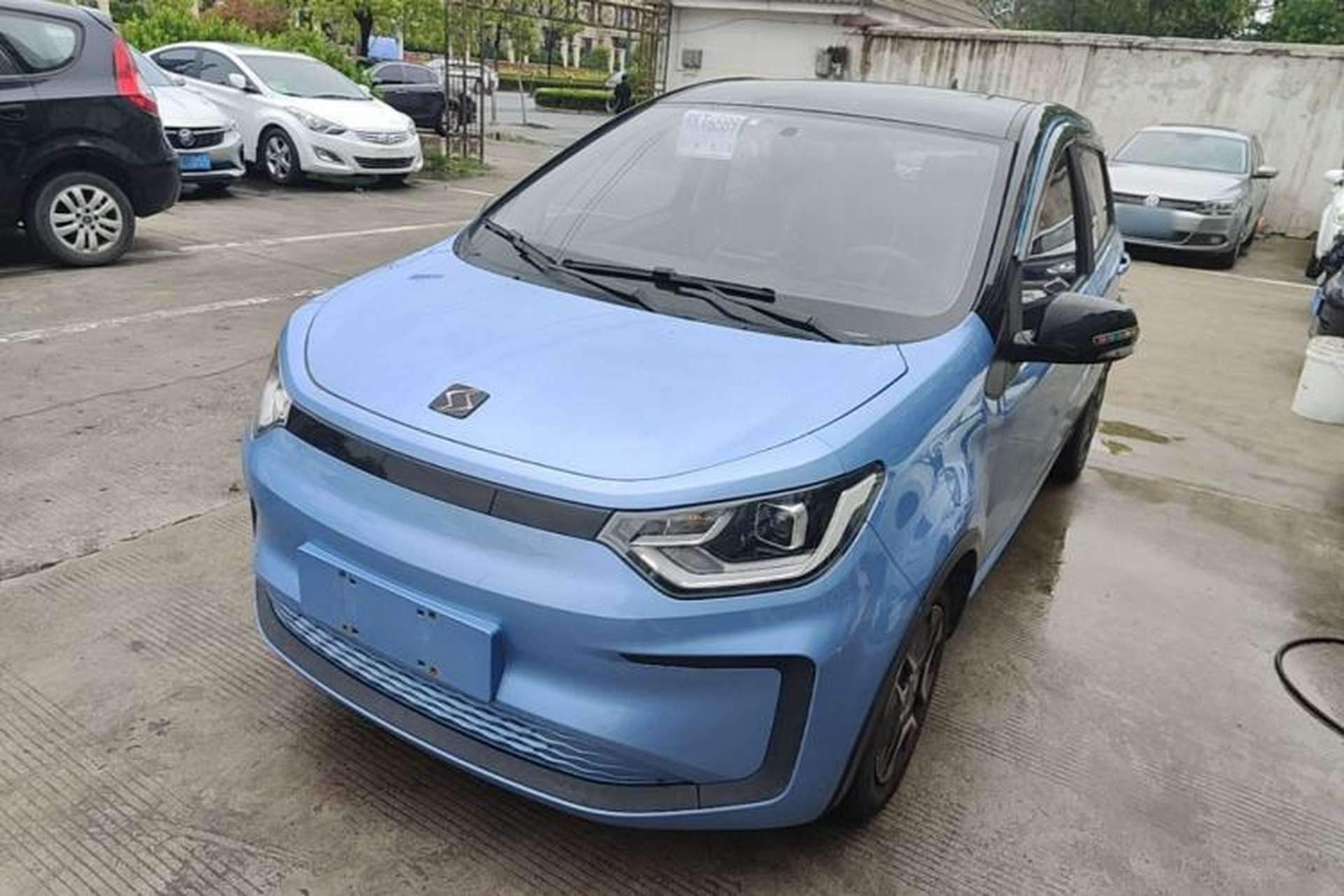 Used SOL E10X 2021 302 km Range Fashion Edition 31.4 kWh Front Left 45 Deg