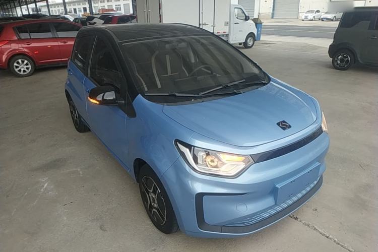 Used SOL E10X 2021 302 km Range Fashion Edition 31.4 kWh Front Right 45 Deg