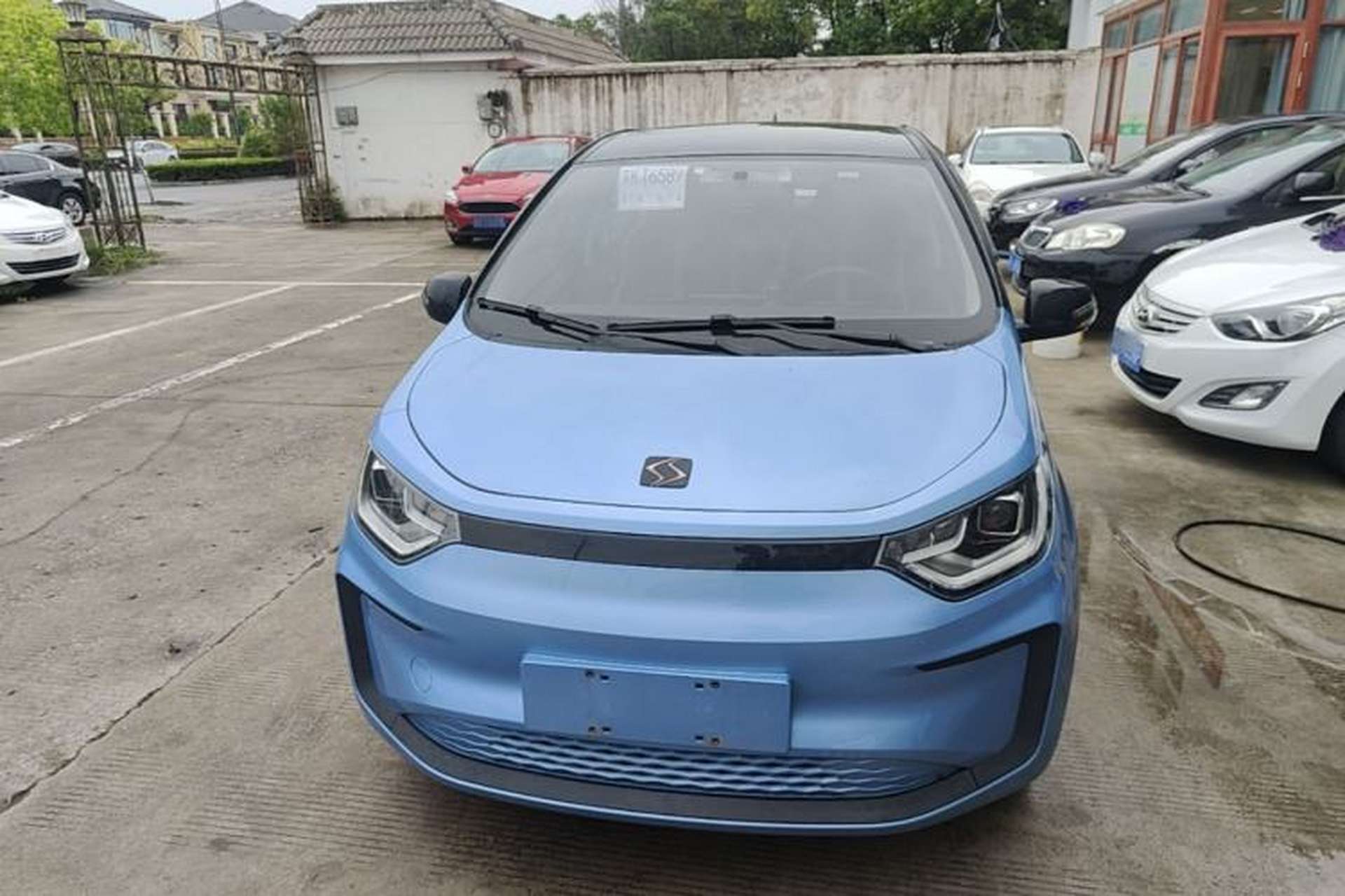 Used SOL E10X 2021 302 km Range Fashion Edition 31.4 kWh Front