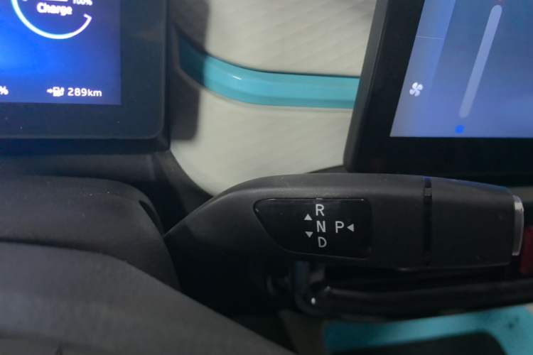 Used SOL E10X 2021 302 km Range Fashion Edition 31.4 kWh Gear Lever