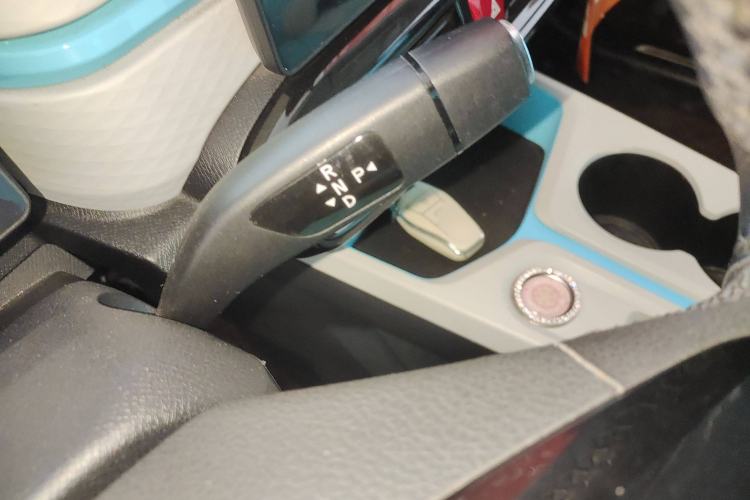 Used SOL E10X 2021 302 km Range Luxury Version 31.4 kWh Gear Lever