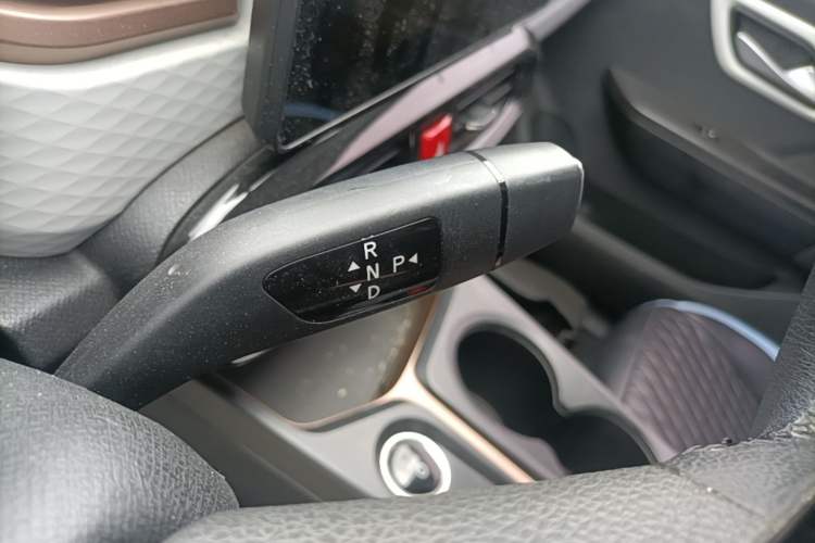 Used SOL E10X 2021 302 km Range Luxury Version 31.4 kWh Gear Lever