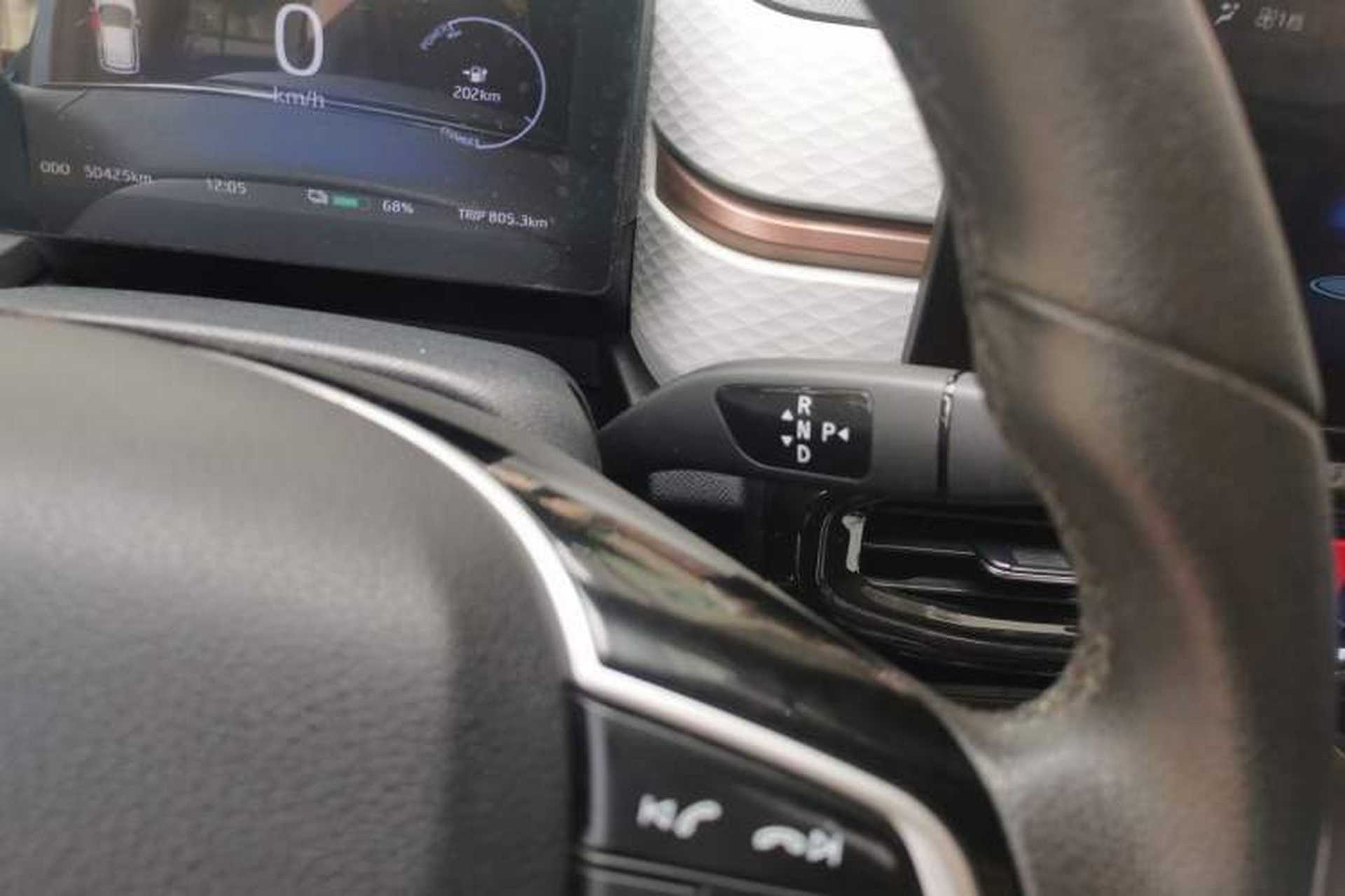 Used SOL E10X 2021 302 km Range Fashion Edition 31.4 kWh Gear Lever