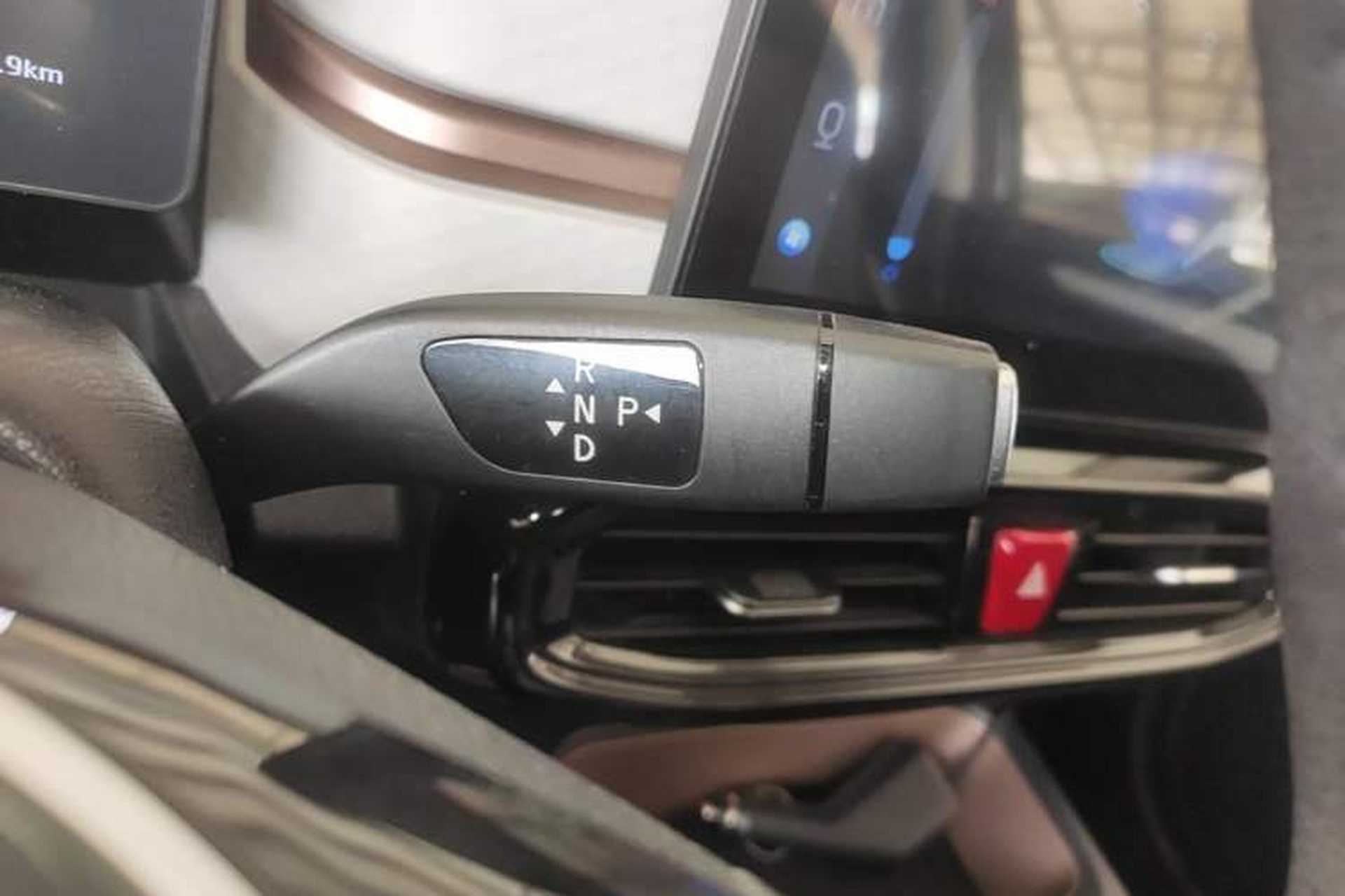 Used SOL E10X 2021 302 km Range Fashion Edition 30.2 kWh Gear Lever