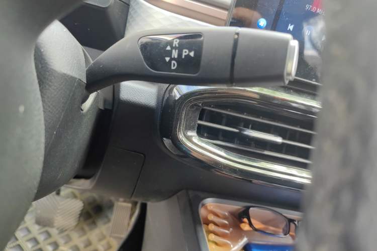 Used SOL E10X 2021 302 km Range Luxury Version 30.2 kWh Gear Lever
