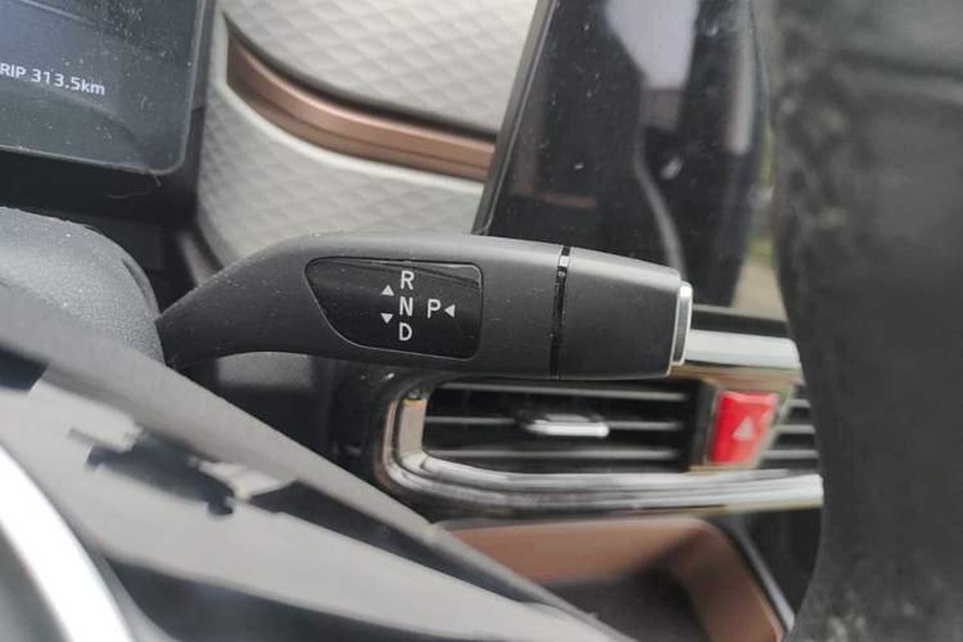Used SOL E10X 2021 302 km Range Fashion Edition 31.4 kWh Gear Lever