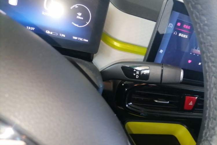 Used SOL E10X 2021 302 km Range Fashion Edition 31.4 kWh Gear Lever