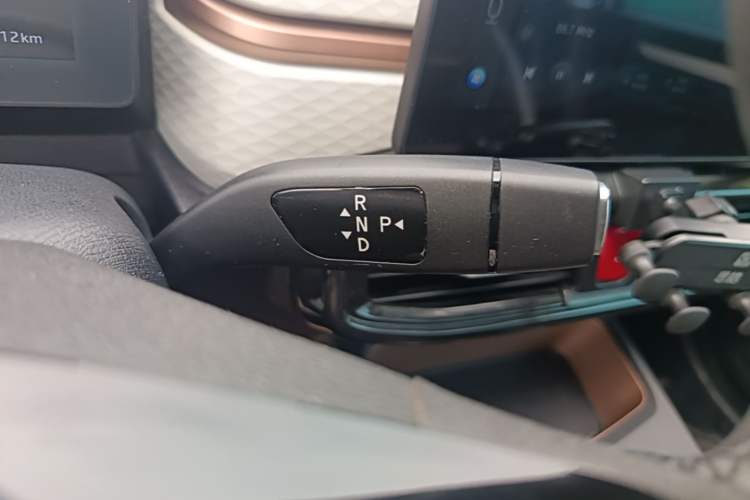 Used SOL E10X 2021 302 km Range Ultra-Advanced Version 31.4 kWh Gear Lever