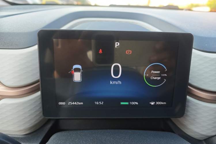 Used SOL E10X 2021 302 km Range Fashion Edition 31.4 kWh Instrument Cluster