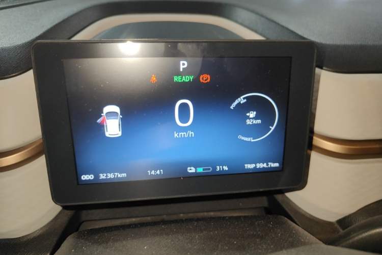 Used SOL E10X 2021 302 km Range Luxury Version 30.2 kWh Instrument Cluster