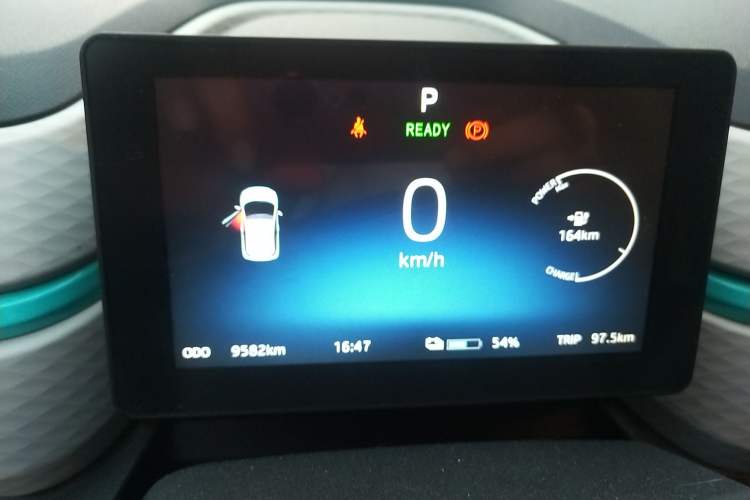 Used SOL E10X 2021 302 km Range Fashion Edition 31.4 kWh Instrument Cluster