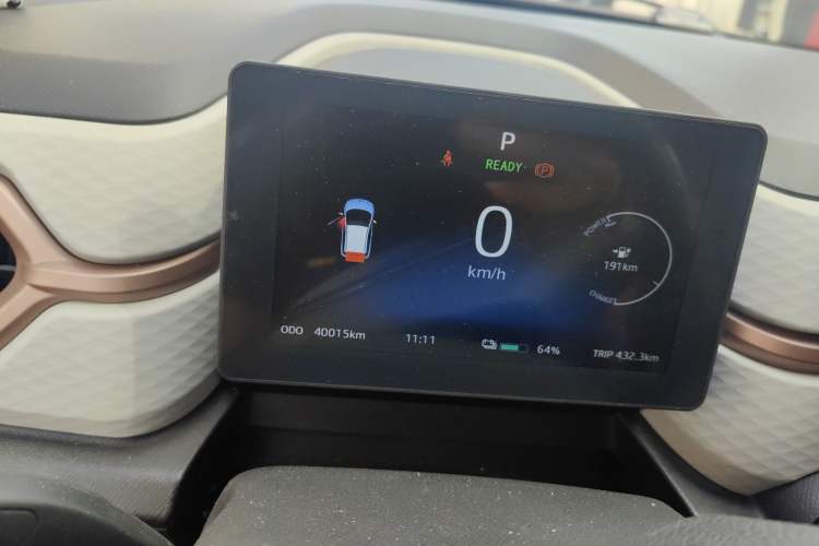 Used SOL E10X 2021 302 km Range Luxury Version 30.2 kWh Instrument Cluster