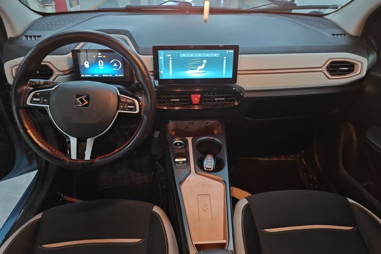 Used SOL E10X 2021 302 km Range Fashion Edition 31.4 kWh Interior 1