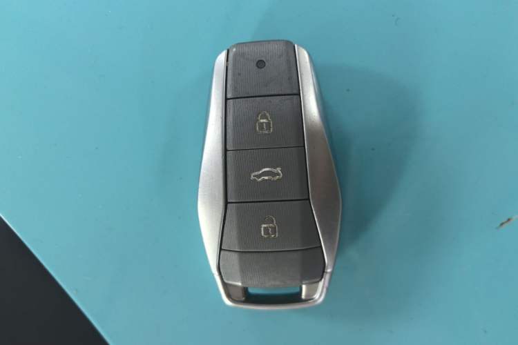 Used SOL E10X 2021 302 km Range Fashion Edition 31.4 kWh Interior 1