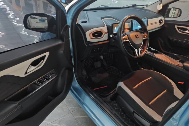 Used SOL E10X 2021 302 km Range Fashion Edition 31.4 kWh Interior 3