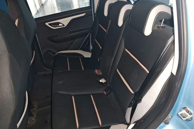 Used SOL E10X 2021 302 km Range Fashion Edition 31.4 kWh Interior 4