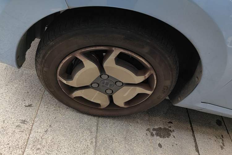 Used SOL E10X 2021 302 km Range Luxury Version 31.4 kWh Left Front Wheel Hub